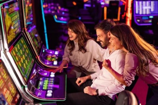 Meja Live-Dealer ak slot dengan dealer profesional